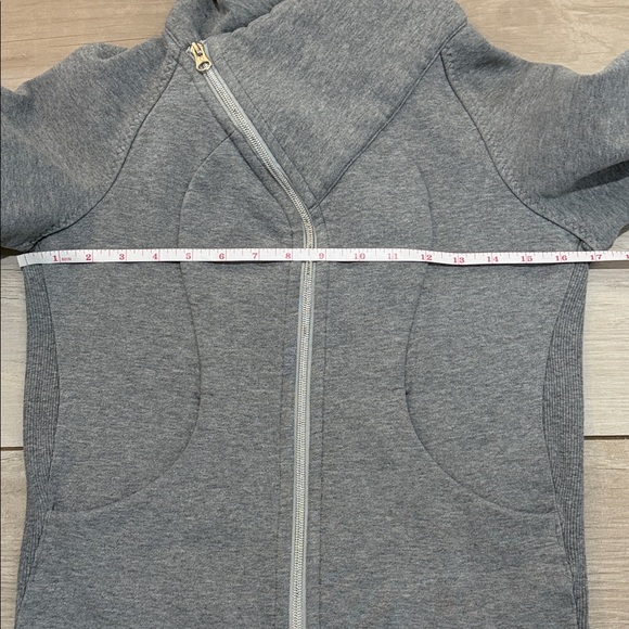 Lululemon Gray Activewear Zip Up Sweatshirt size 4 - Picture 9 of 10